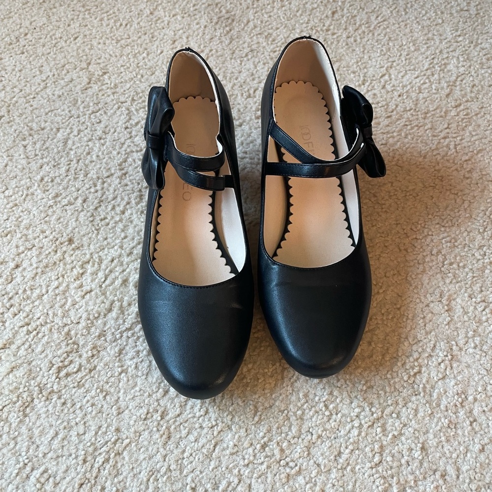 100fixeo black heels.